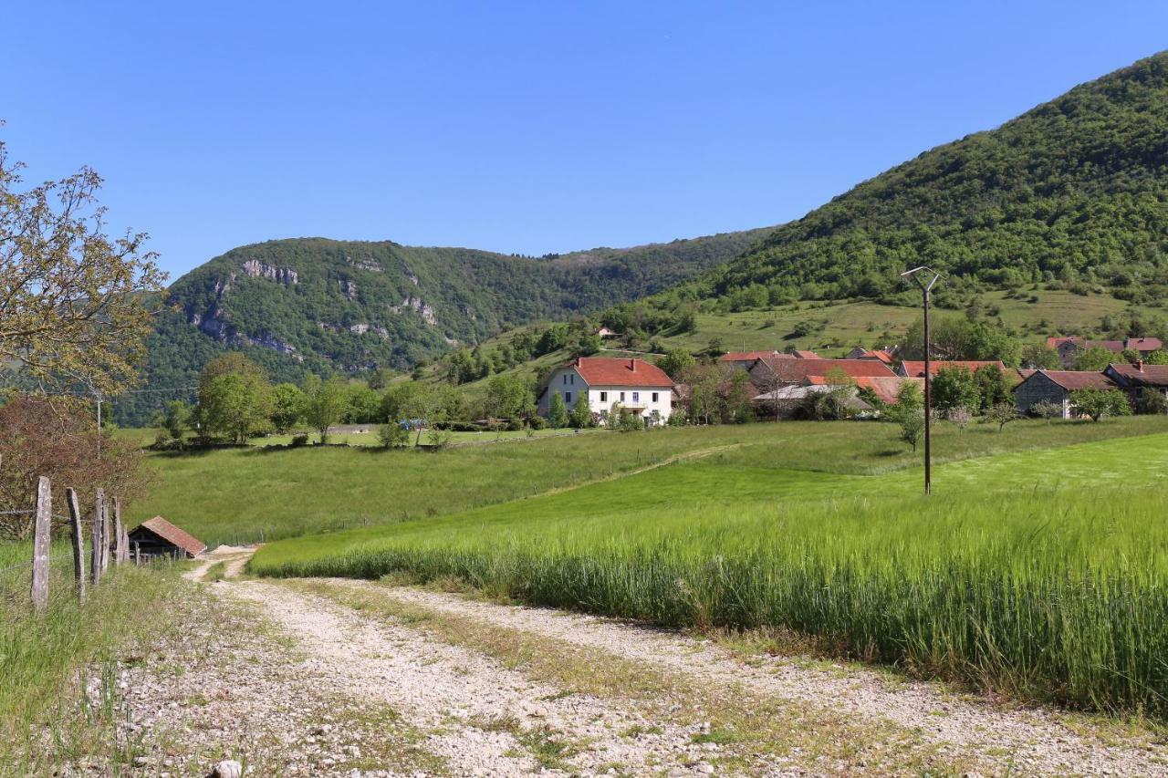 Bed and Breakfast Goute La Vie Marchamp Esterno foto