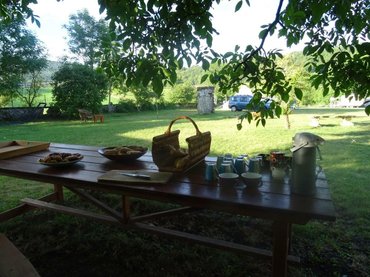 Bed and Breakfast Goute La Vie Marchamp Esterno foto
