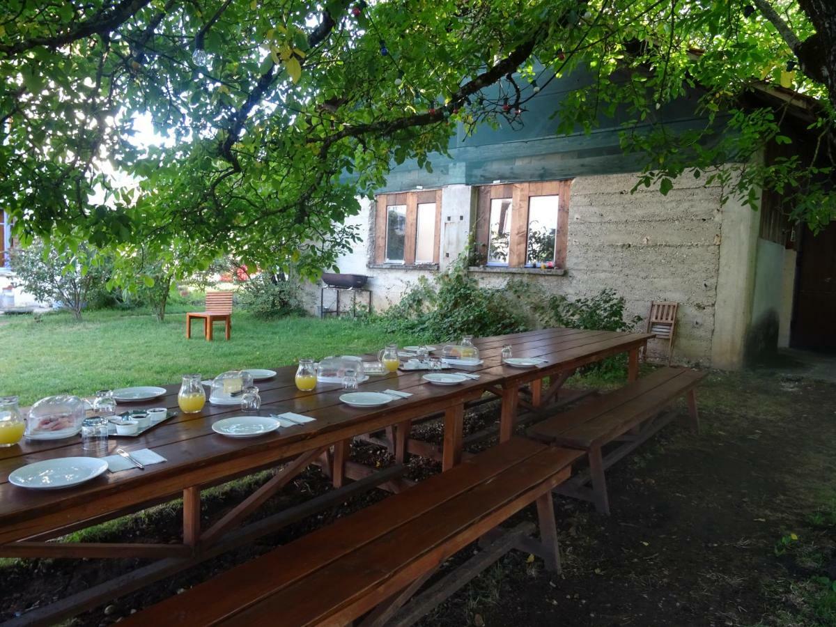 Bed and Breakfast Goute La Vie Marchamp Esterno foto