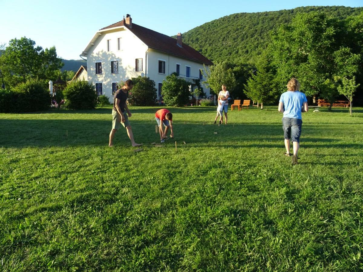 Bed and Breakfast Goute La Vie Marchamp Esterno foto