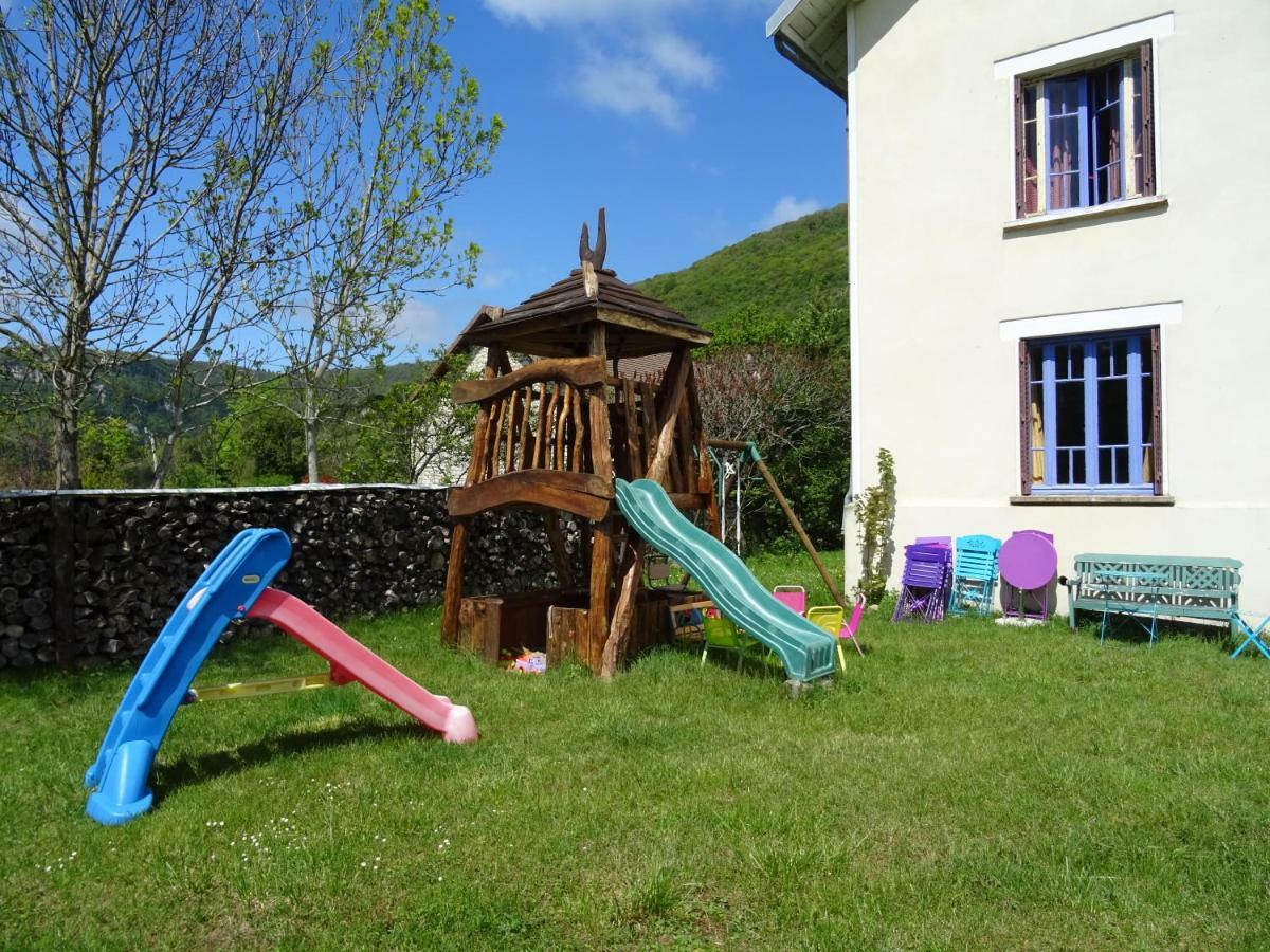 Bed and Breakfast Goute La Vie Marchamp Esterno foto