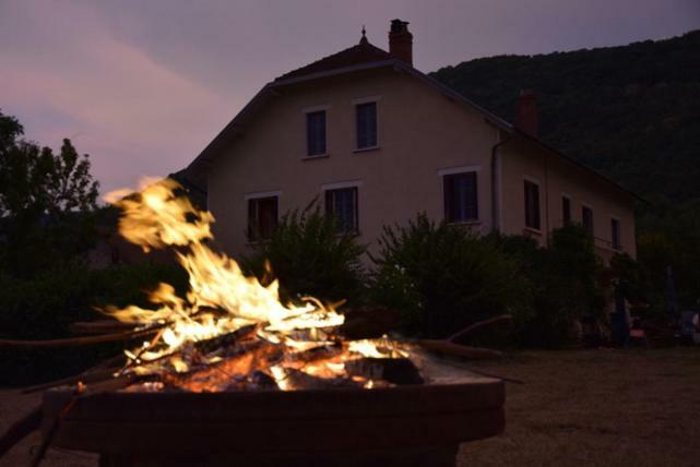 Bed and Breakfast Goute La Vie Marchamp Esterno foto